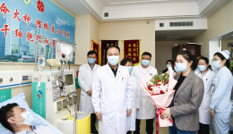 市红十字会及我院领导亲切探望造血干细胞捐献者谢健医生