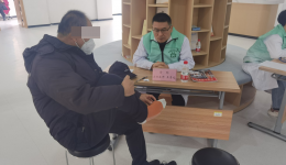 医院组织专家赴和平路社区开展“四送四进四提升”健康促进行动