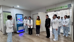 香港护理学院及新加坡国立大学专家来我院访问交流