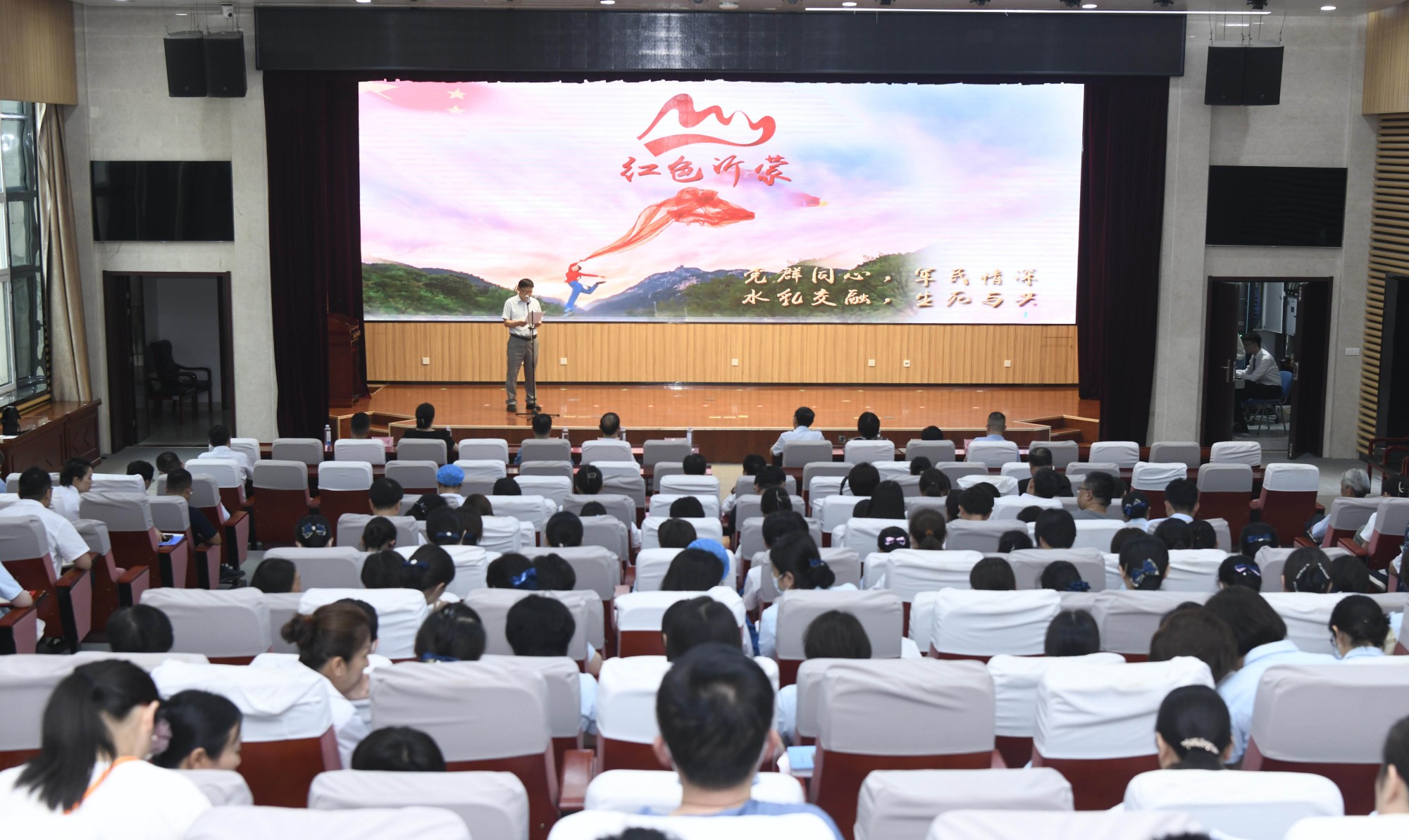 医院举办《红色沂蒙》艺术党课宣讲会