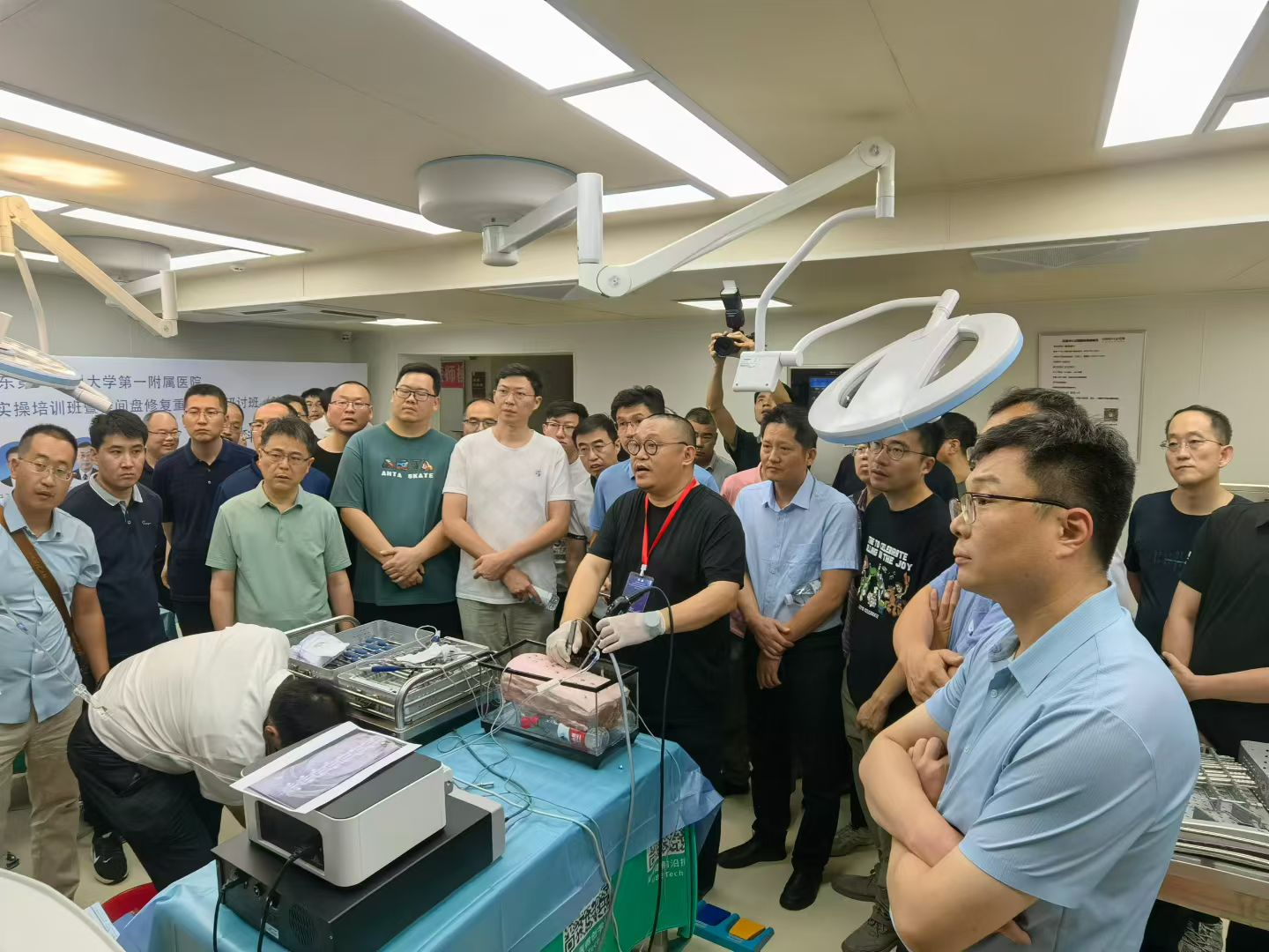 医院举办第二期脊柱内镜（单/双通道）实操培训班暨椎间盘修复重建技术研讨班