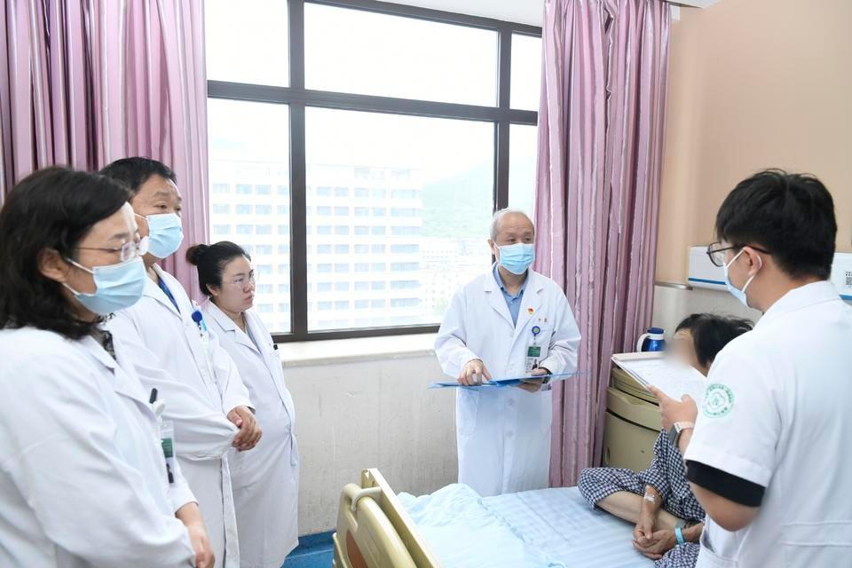 齐鲁晚报：山一大一附院（省千佛山医院）内分泌代谢科：创新技术为刃，守护代谢健康