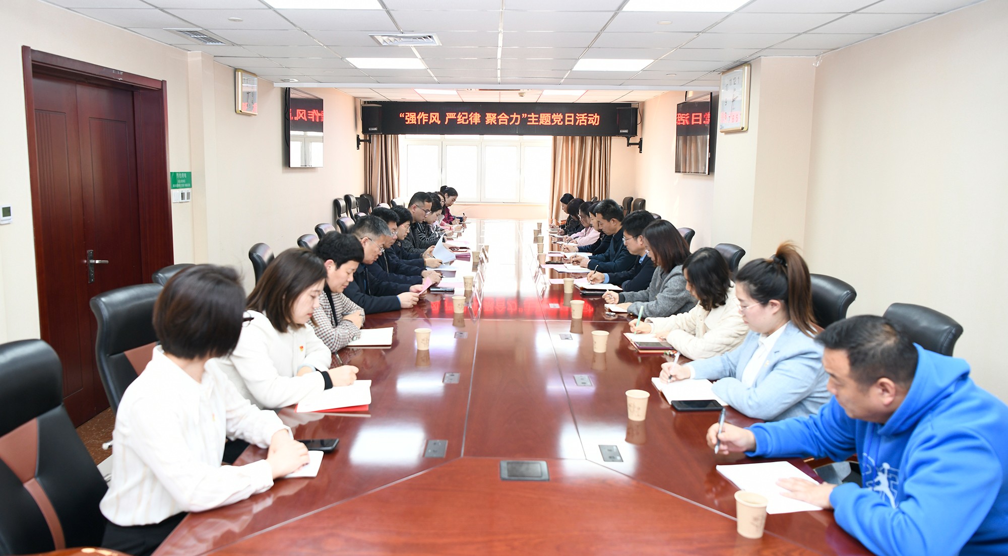 医院第六党总支第二党支部与省卫健委医管中心党支部联合开展主题党日活动