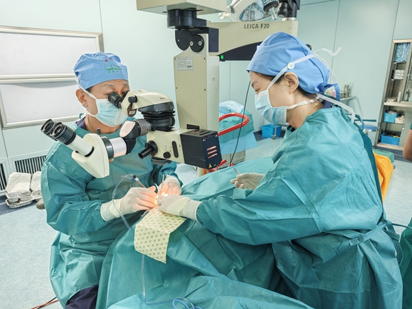 我院眼科团队获2025年健康快车白内障复明项目表彰