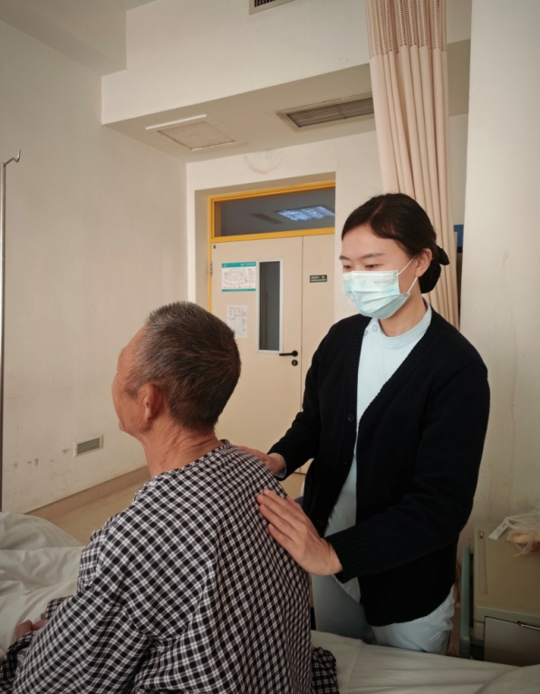 中医智慧赋能术后康复——11病区改良经络呼吸排痰法惠及围术期患者