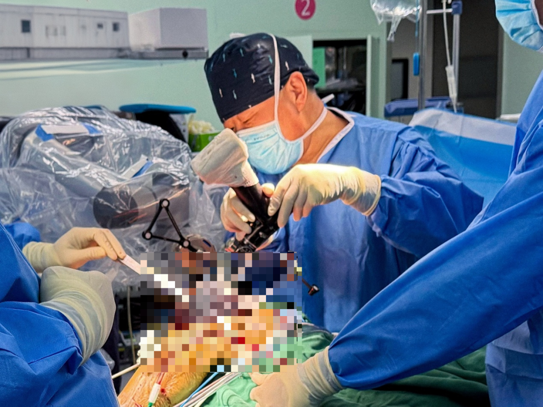 骨关节运动医学科实施机器人辅助下复杂全膝关节置换术