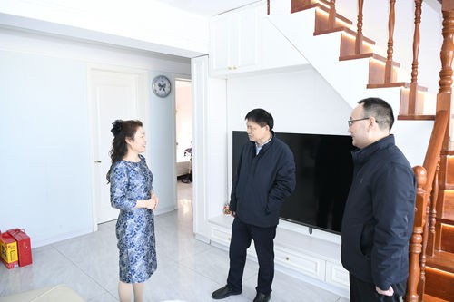 医院春节前夕暖心走访援派干部人才及家属