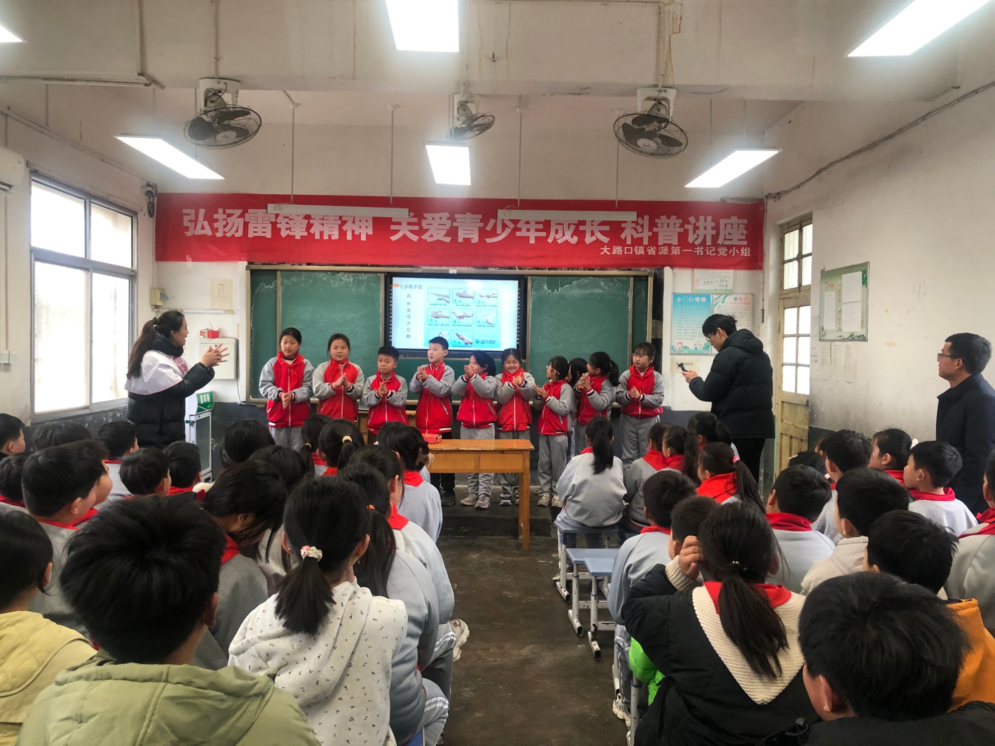【学雷锋纪念日】医院团委开展志愿服务活动