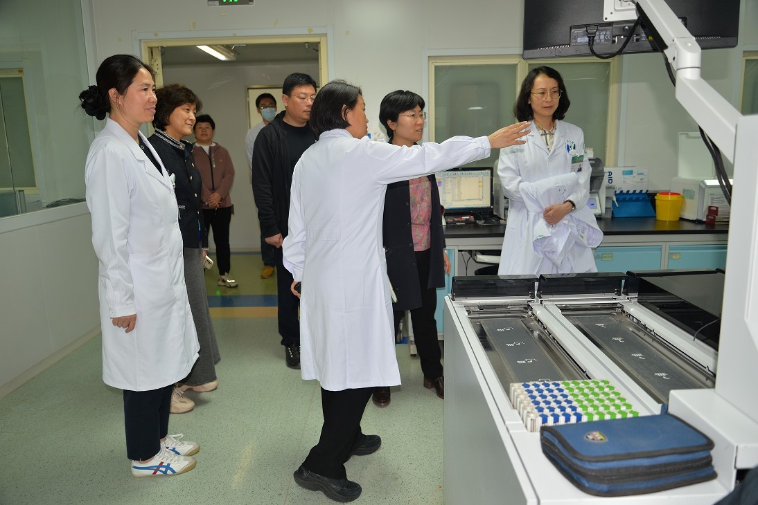 第五党总支检验输血科党支部联合第六党总支纪委党支部开展联学主题党日活动