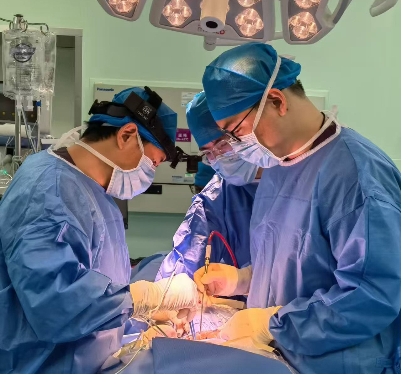 世界脊柱健康日特别报道 | 当“低头”成为习惯，你的脊柱还好吗？