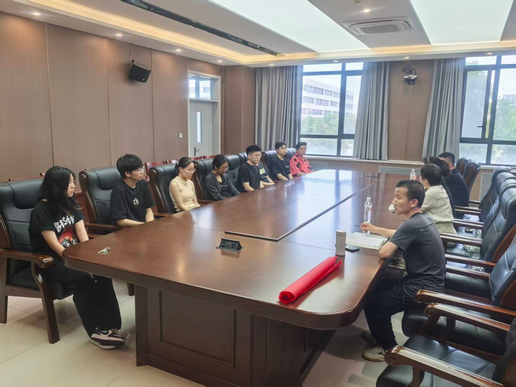 【领航工程】第五党总支药学第一党支部与校（院）2022级药学本科1班开展主题交流活动